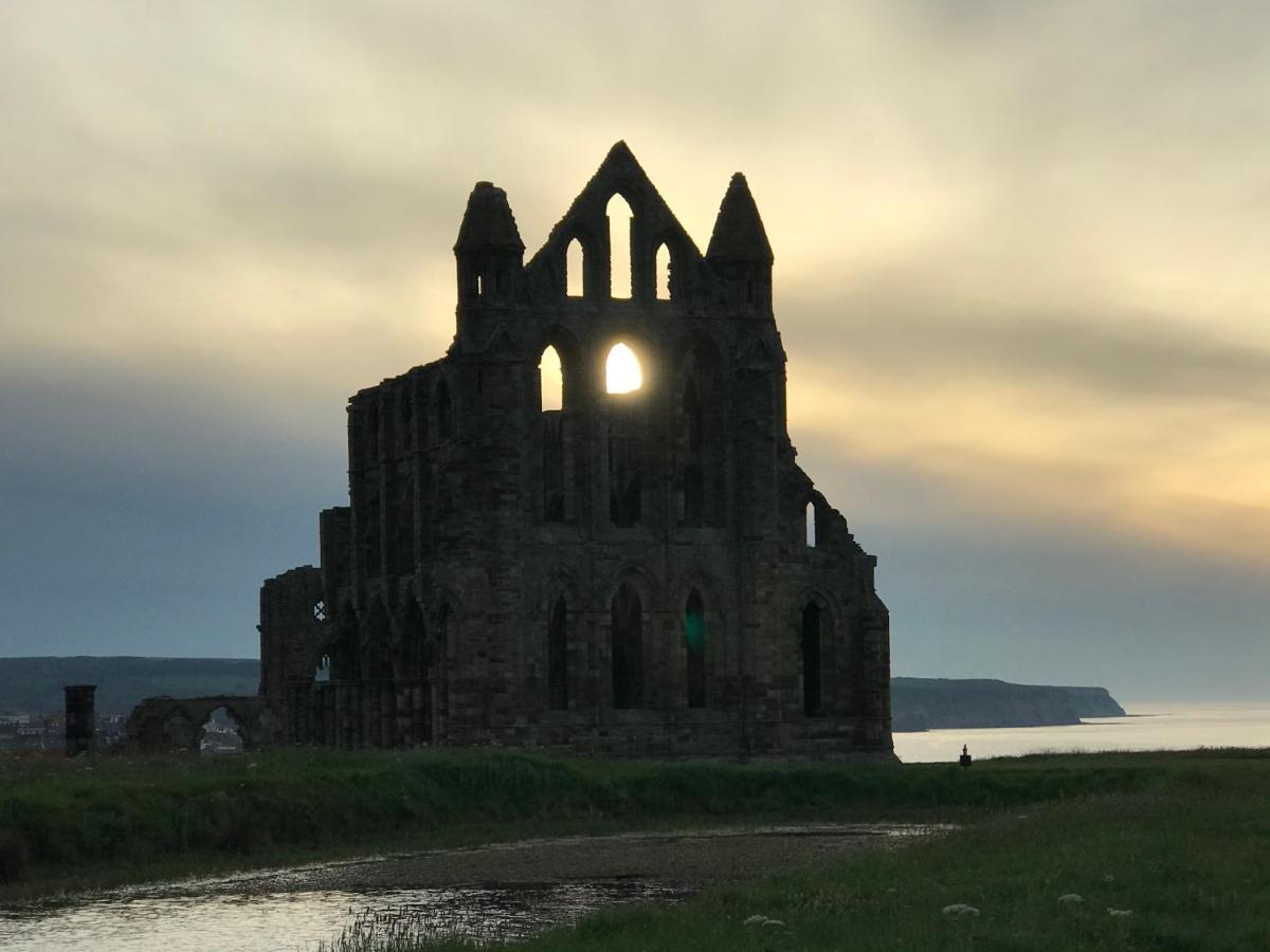 Low Tide Whitby Exteriör bild