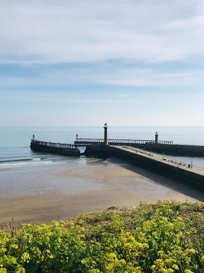 Low Tide Whitby Exteriör bild